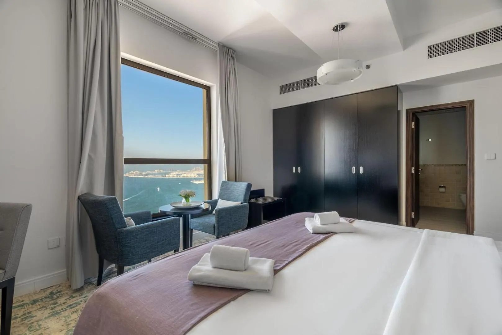 Guestready - Beachfront Delight In Jbr Dubai Apartment