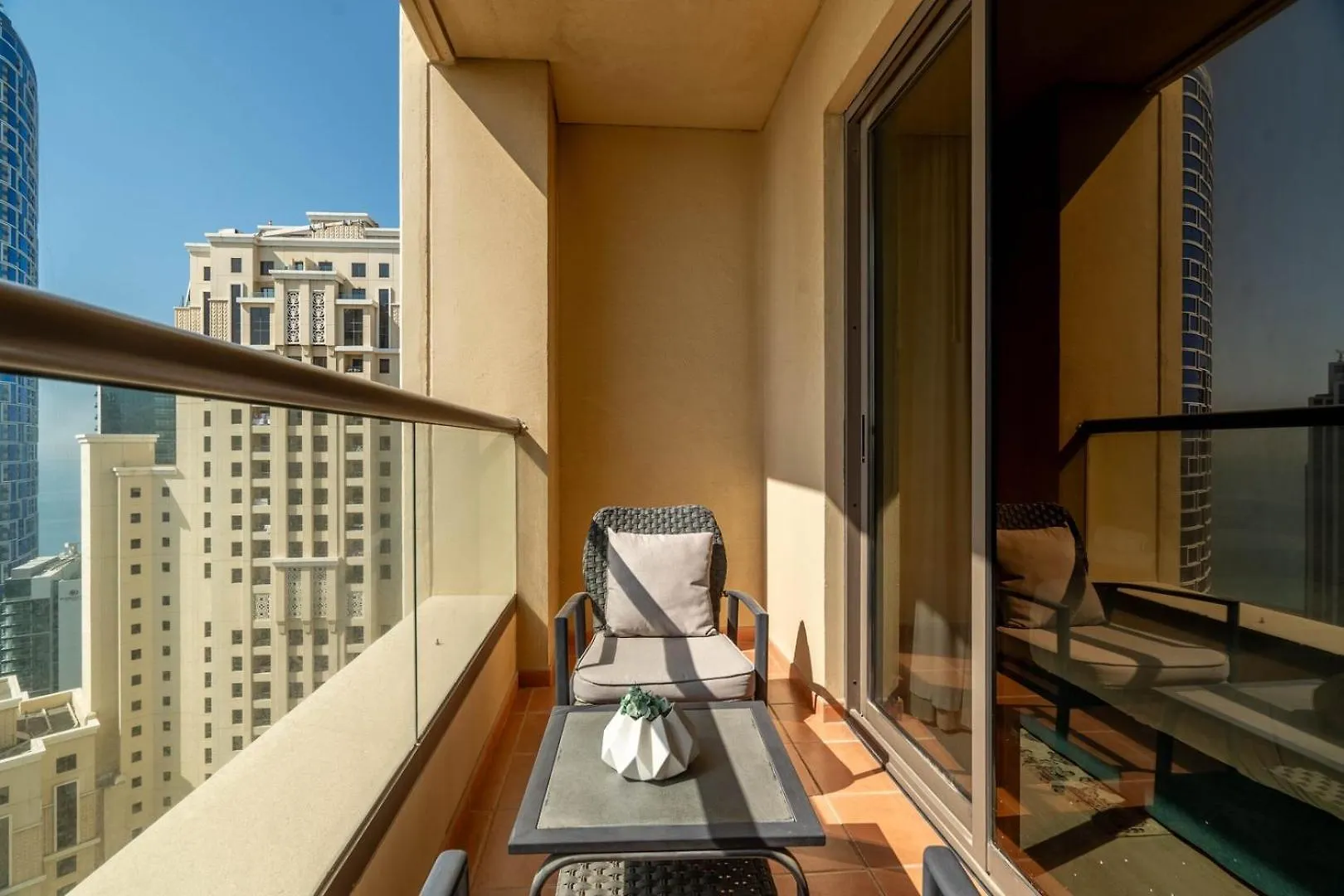 Guestready - Beachfront Delight In Jbr Dubai Apartment